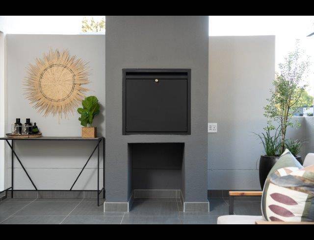 2 BEDROOM APARTMENT FOR SALE IN BRYANSTON